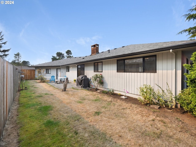 back of house featuring a yard