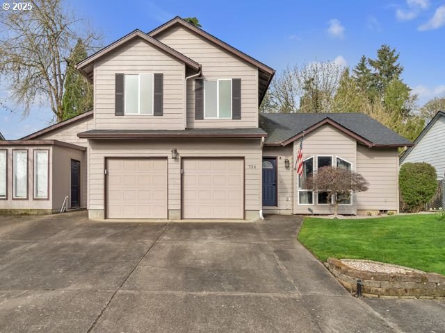 724 Kayla Way, Monmouth, OR 97361 - view of front of house featuring a front yard, driveway, and a garage
