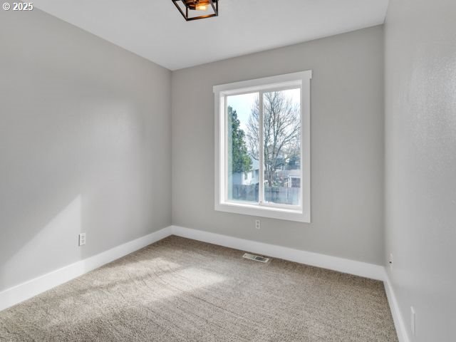 724 Kayla Way, Monmouth, OR 97361 - spare room with carpet flooring, baseboards, and visible vents