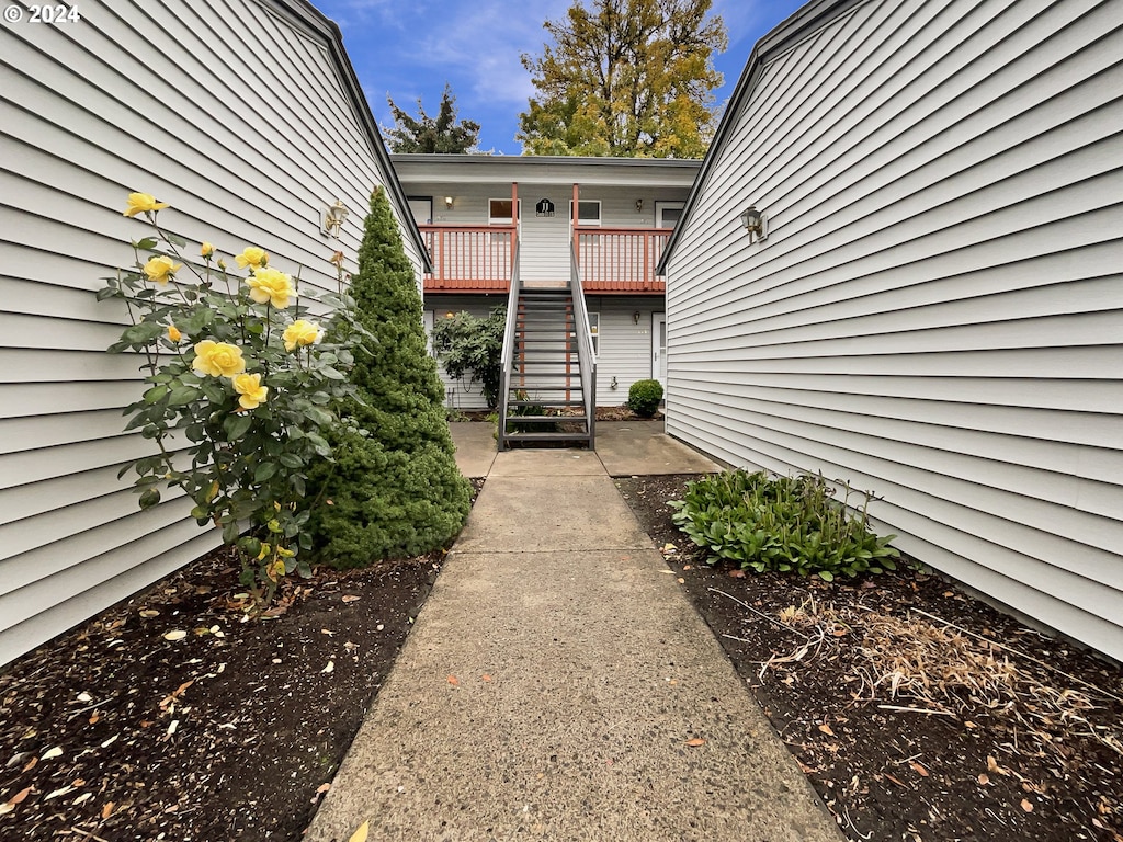 doorway to property featuring a deck