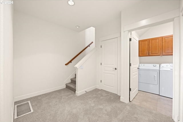 laundry room with cabinets, light colored carpet, and independent washer and dryer