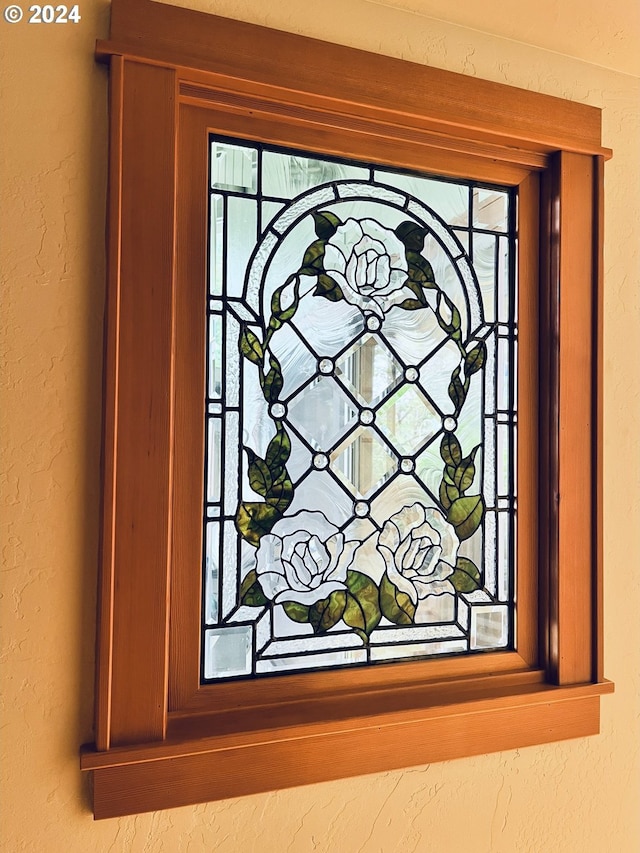 242 Rocky Point Ln, Roseburg, OR 97471 - detailed view of a textured wall