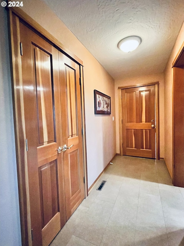 242 Rocky Point Ln, Roseburg, OR 97471 - corridor featuring a textured ceiling