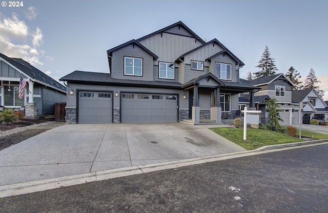 craftsman house featuring a front lawn, a porch, and a garage