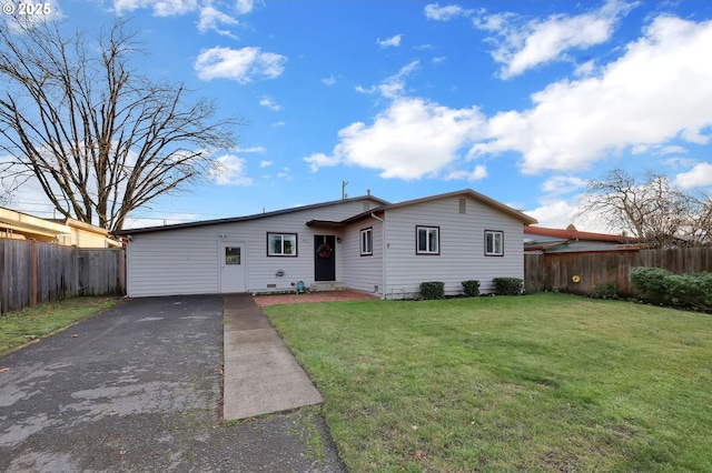 ranch-style house featuring a front yard