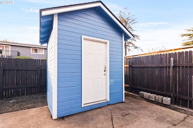 exterior space featuring a front lawn