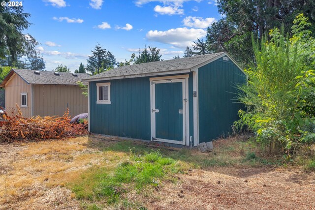 view of outbuilding