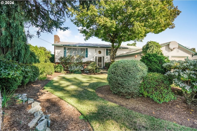 view of front of home with a front lawn