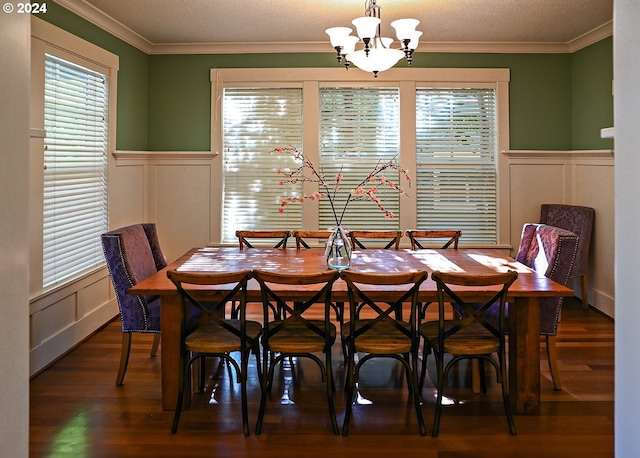 dining area featuring a textured ceiling, a notable chandelier, dark hardwood / wood-style floors, and ornamental molding