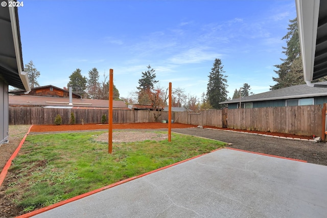 view of yard featuring a patio area