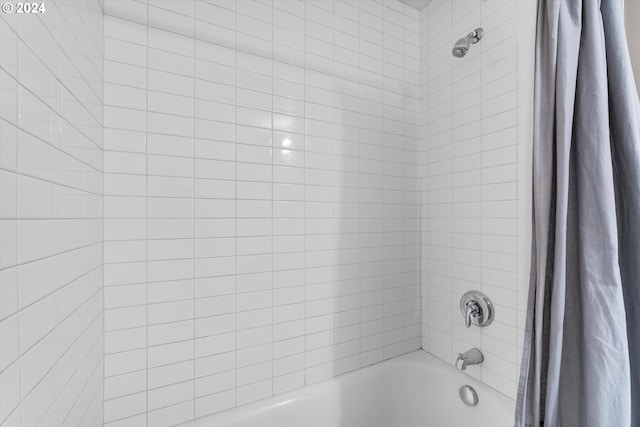 bathroom with shower / bath combo