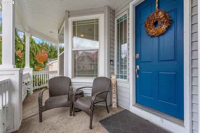 doorway to property with covered porch