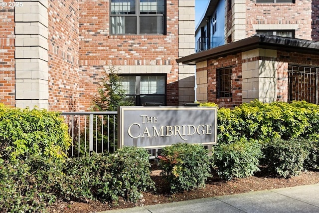 view of community / neighborhood sign