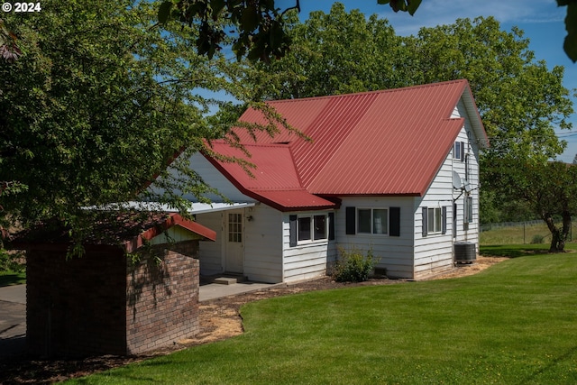 view of front of property featuring a front yard and central air condition unit