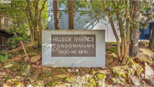 view of community / neighborhood sign