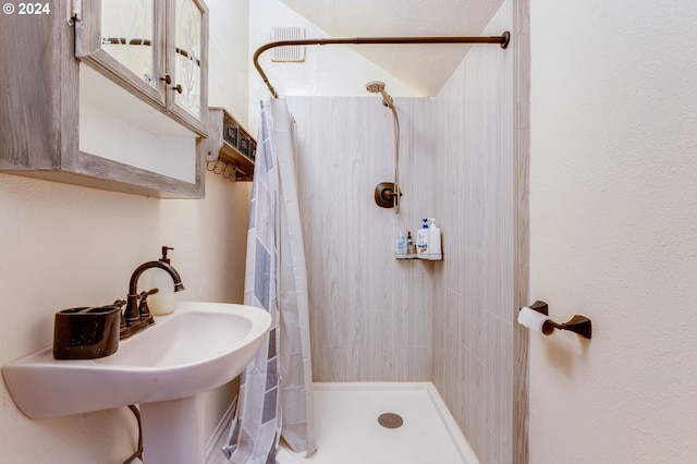 8941 SE Knapp St, Portland, OR 97266 - bathroom featuring a stall shower