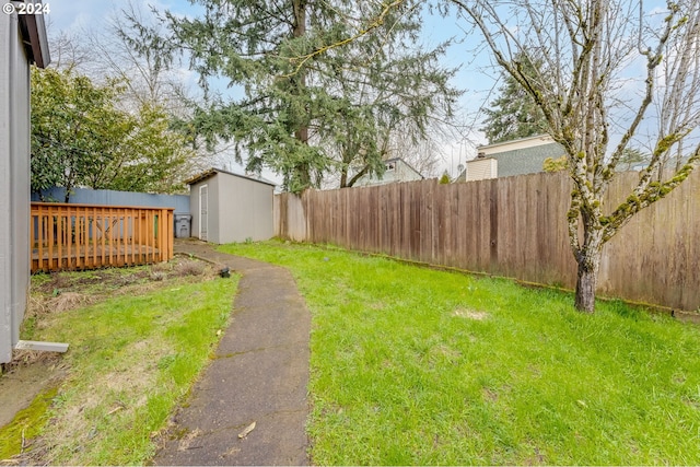 view of yard with a storage unit