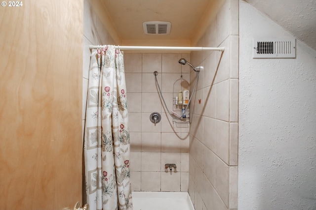 bathroom featuring curtained shower