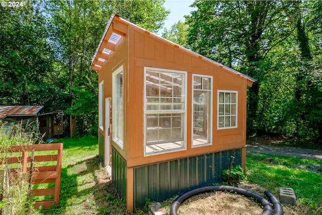 view of outbuilding