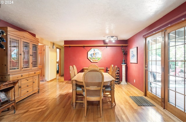 8805 NE 36th St, Vancouver, WA 98662 - dining space with baseboards, visible vents, light wood-style flooring, and a textured ceiling