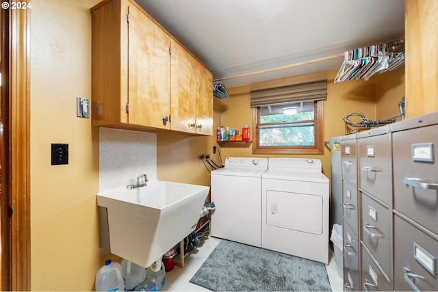 8805 NE 36th St, Vancouver, WA 98662 - washroom featuring a sink, cabinet space, and independent washer and dryer