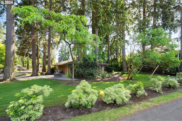 8805 NE 36th St, Vancouver, WA 98662 - view of yard with a patio area