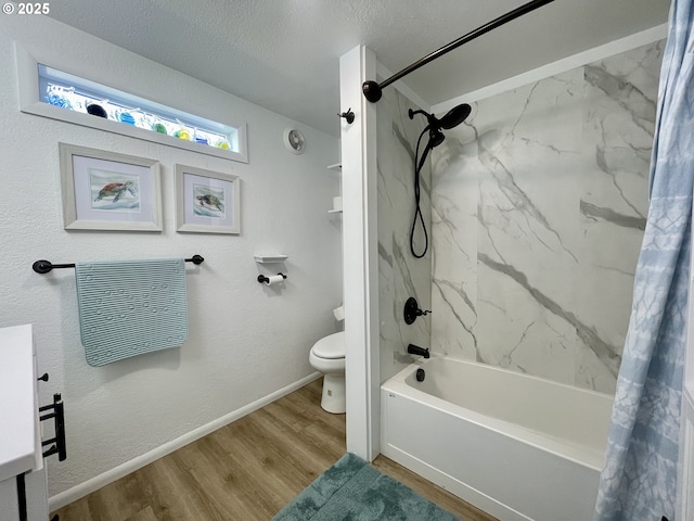 full bathroom featuring a textured ceiling, toilet, wood finished floors, baseboards, and shower / tub combo with curtain