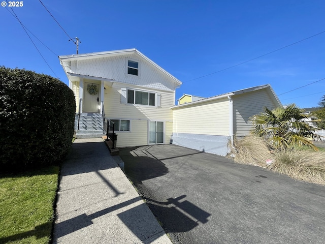 665 Clearlake Ave, Winchester Bay, OR 97467 - view of front facade