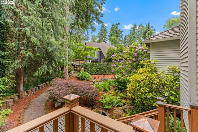 1739 Palisades Terrace Dr, Lake Oswego, OR 97034 - view of yard featuring a balcony