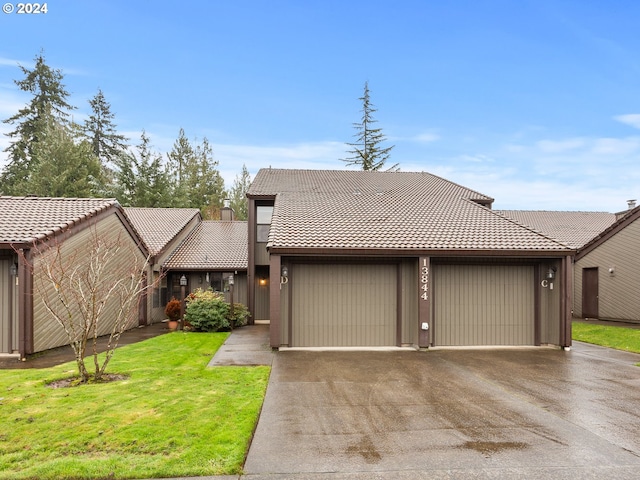 view of front facade featuring a front yard and a garage