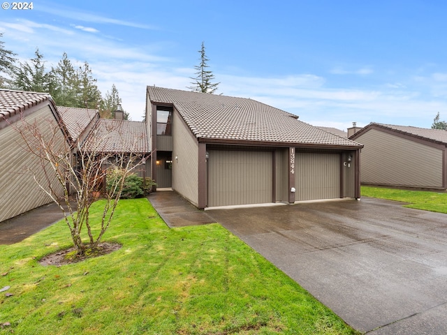 view of front of home featuring a front yard