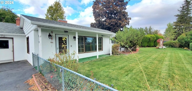 exterior space featuring a front yard