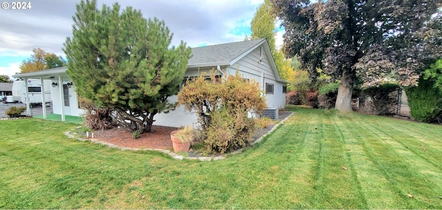 view of yard featuring central AC unit