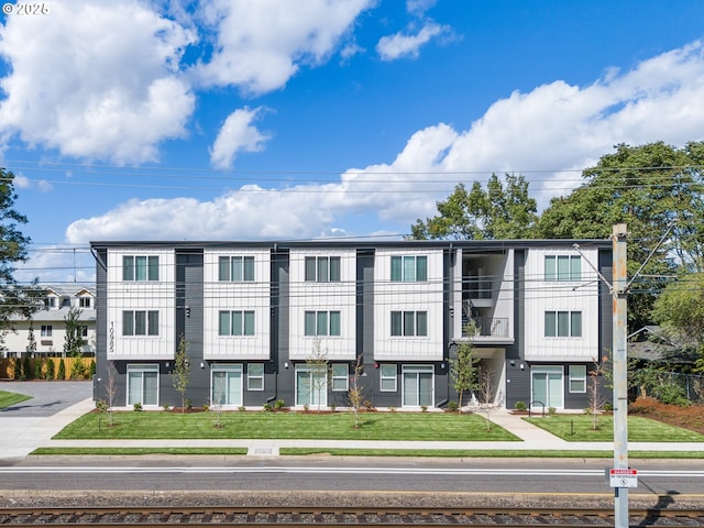 10985 E Burnside St Unit 19, Portland, OR 97216 - view of property featuring a front yard