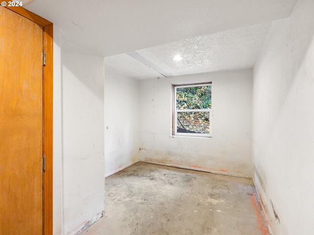 empty room featuring concrete flooring and a textured ceiling