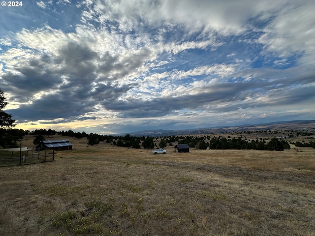 view of yard featuring a rural view