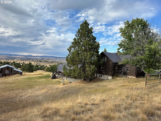 view of yard with a mountain view