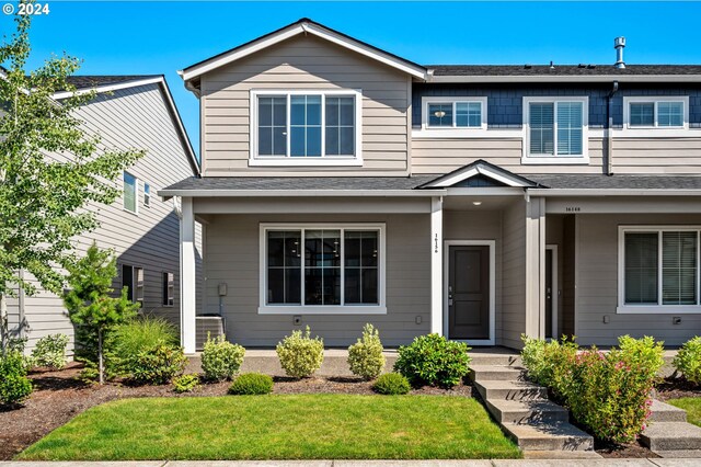 view of front of home with a front lawn