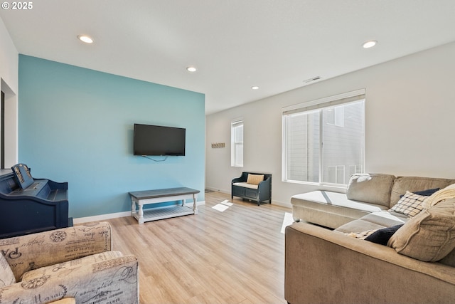 living area featuring light wood-style floors, recessed lighting, and baseboards