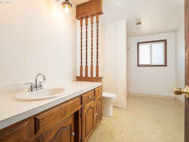 full bath with toilet, vanity, baseboards, a shower, and tile patterned floors