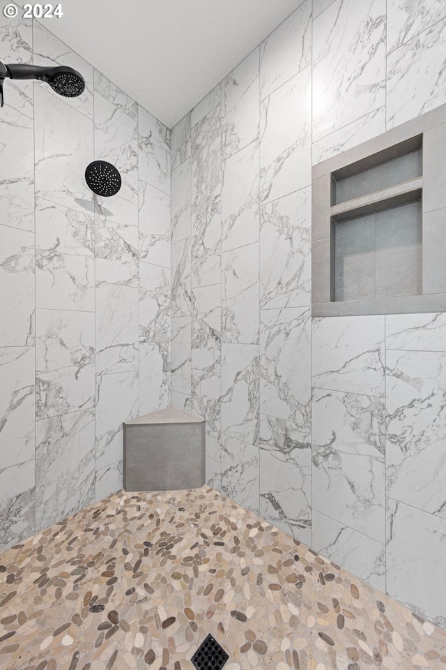 31248 Valley View Ln, Cottage Grove, OR 97424 - full bathroom featuring tiled shower