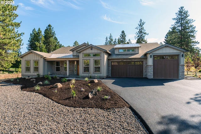 view of front facade with a garage