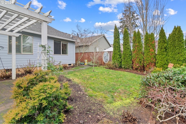 view of yard featuring a pergola