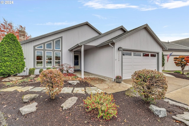 view of front of property featuring a garage