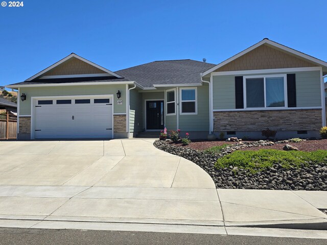 view of front facade featuring a garage