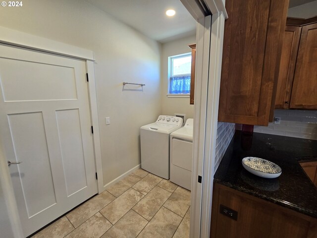 washroom with light tile patterned floors and independent washer and dryer