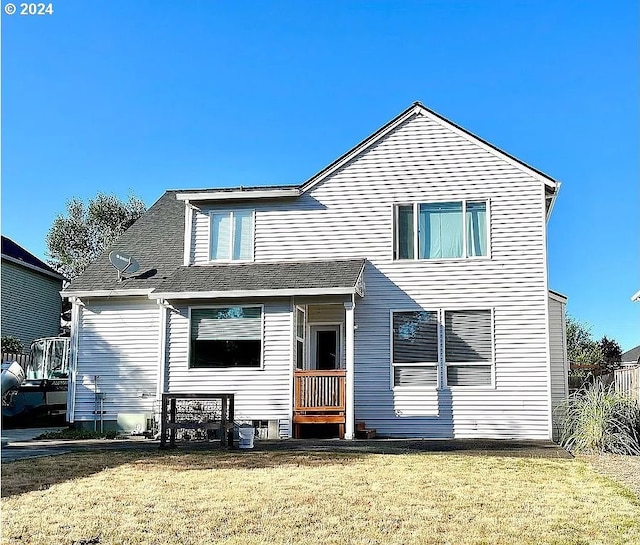 view of front of property with a front lawn