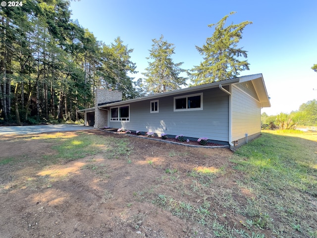 back of house featuring a lawn