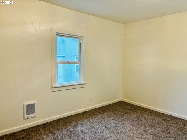 spare room featuring carpet floors