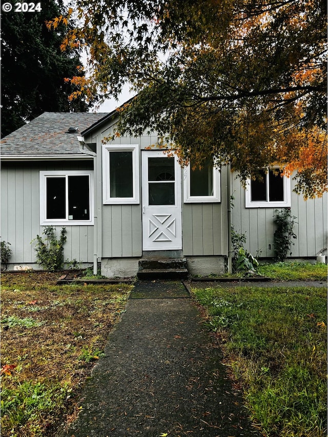 entrance to property with a yard